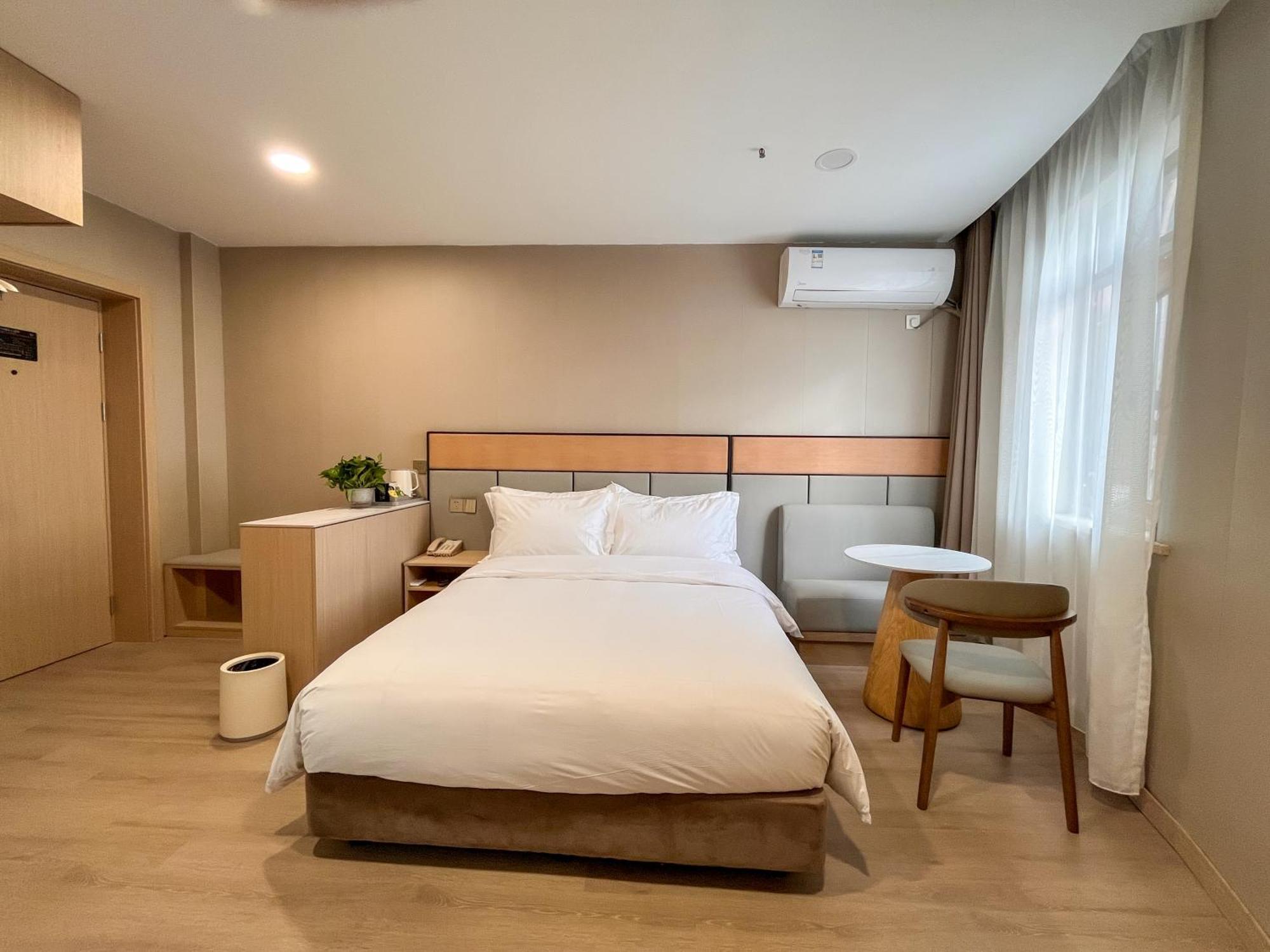 Joyful Star Hotel-free Shuttle Bus To Pudong Airport And Disneyland Hotel Shanghai