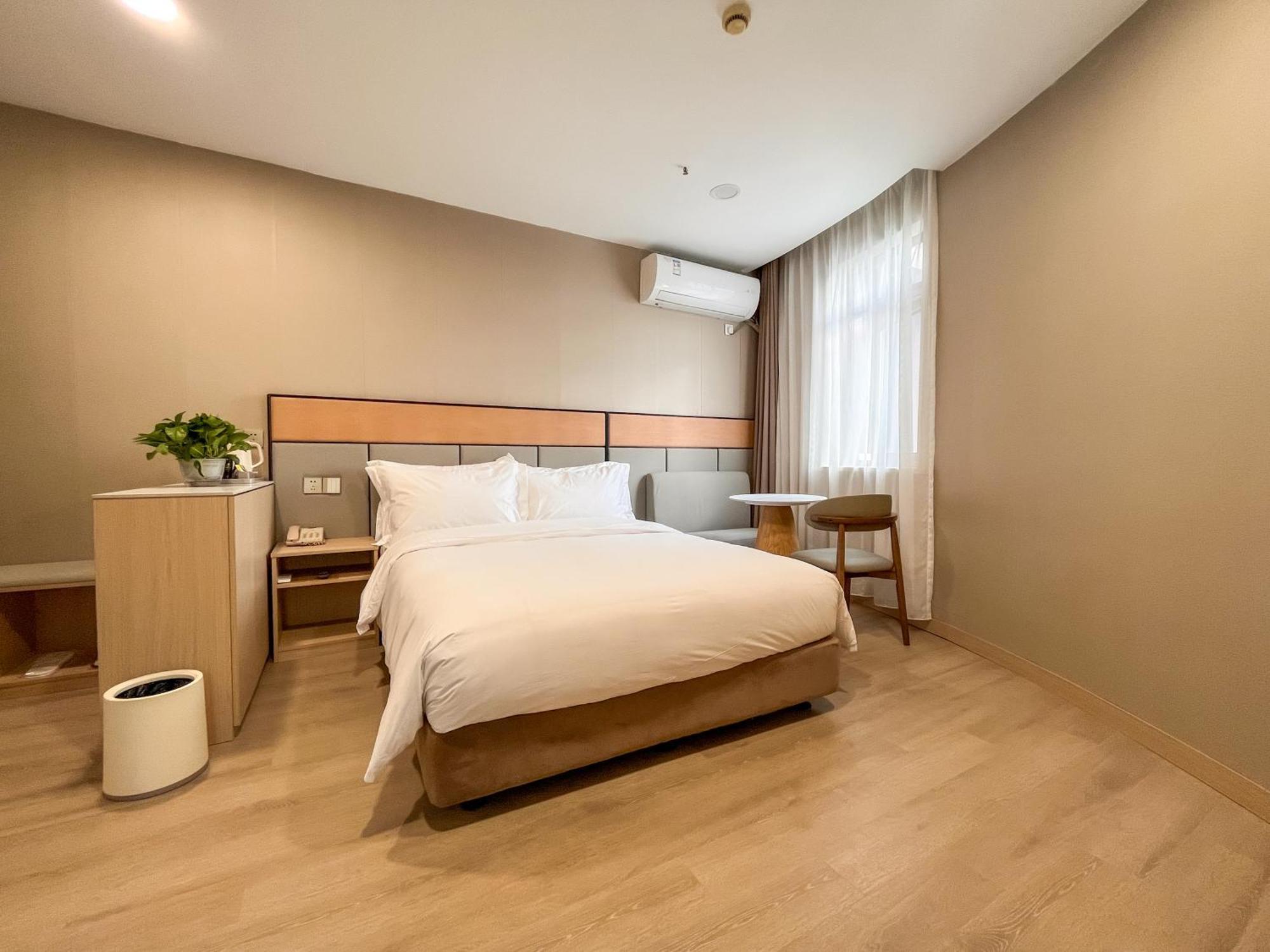 Joyful Star Hotel-free Shuttle Bus To Pudong Airport And Disneyland