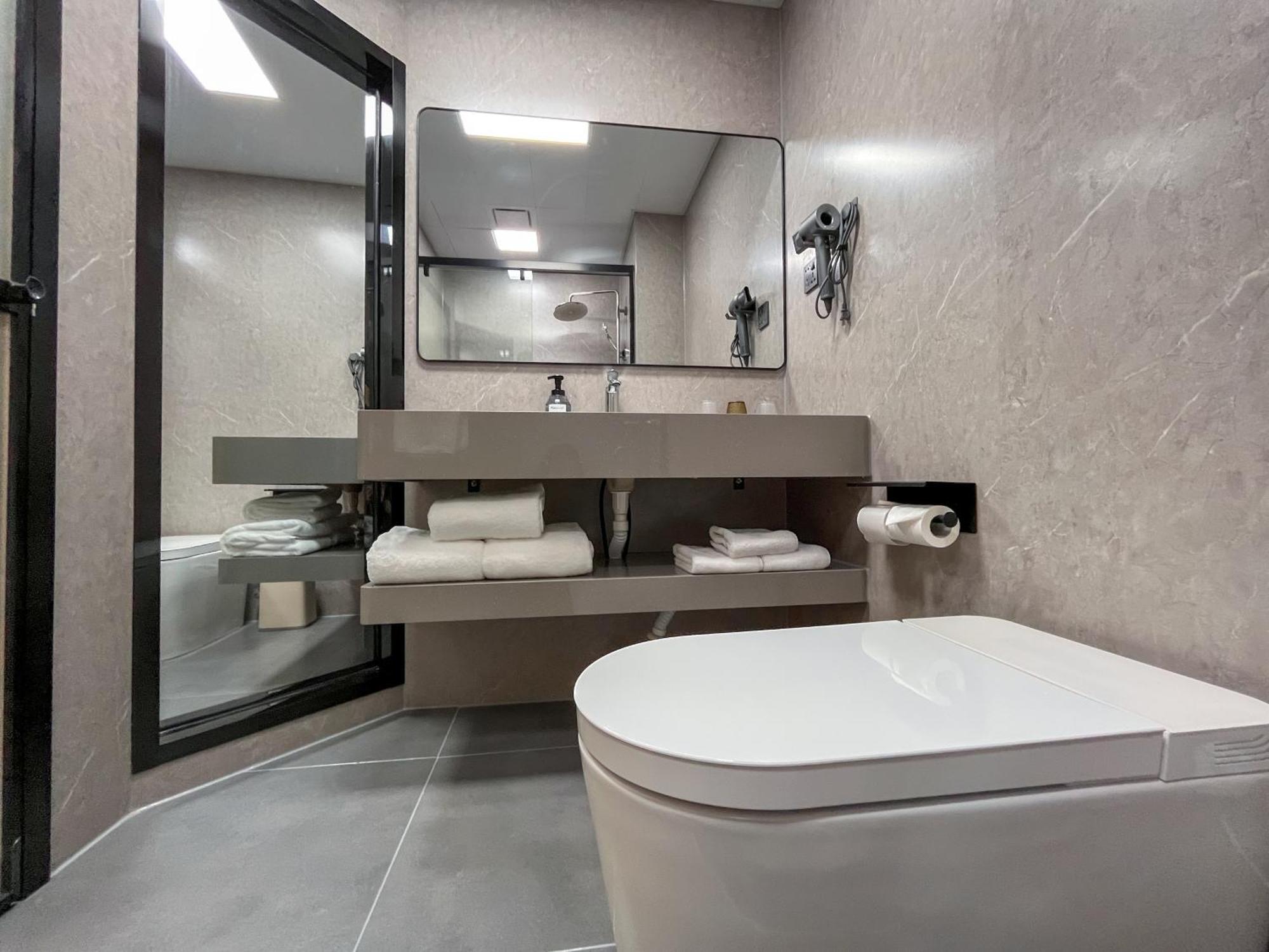Hotel Joyful Star Hotel-free Shuttle Bus To Pudong Airport And Disneyland 3*