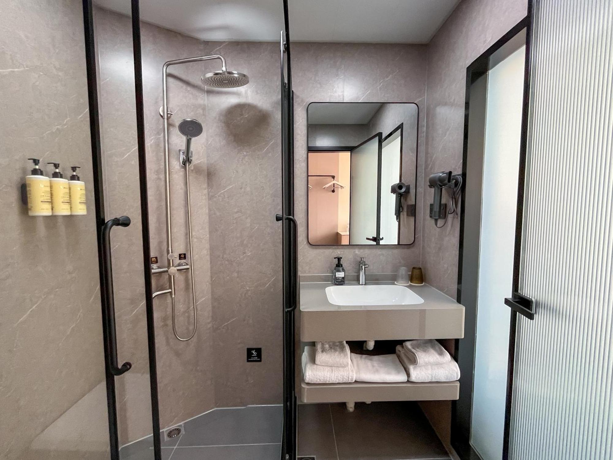 Hotel Joyful Star Hotel-free Shuttle Bus To Pudong Airport And Disneyland Shanghai
