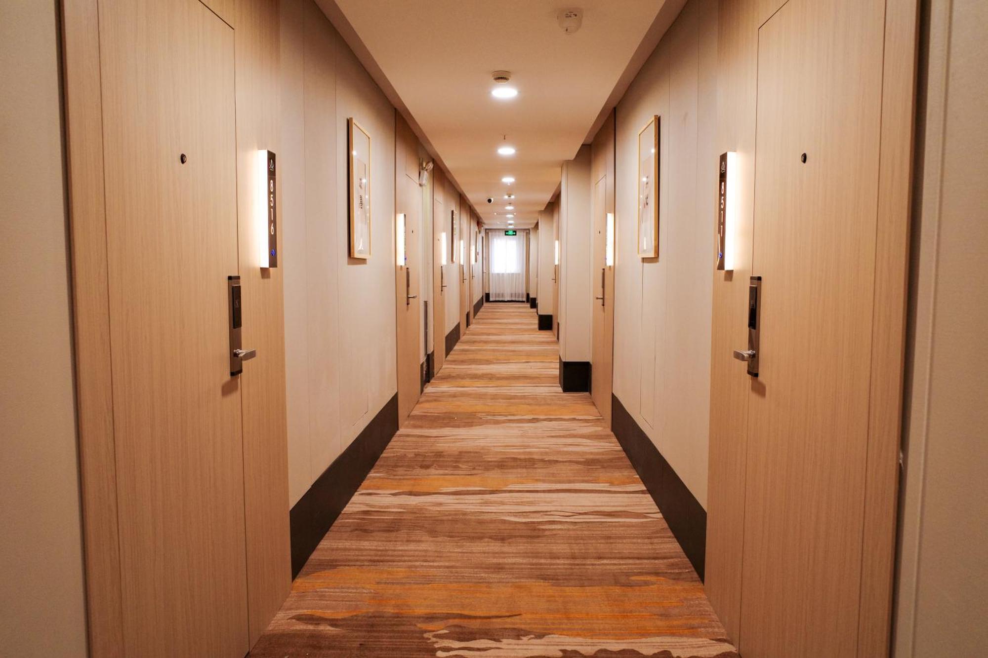 Hotel Joyful Star Hotel-free Shuttle Bus To Pudong Airport And Disneyland 3*