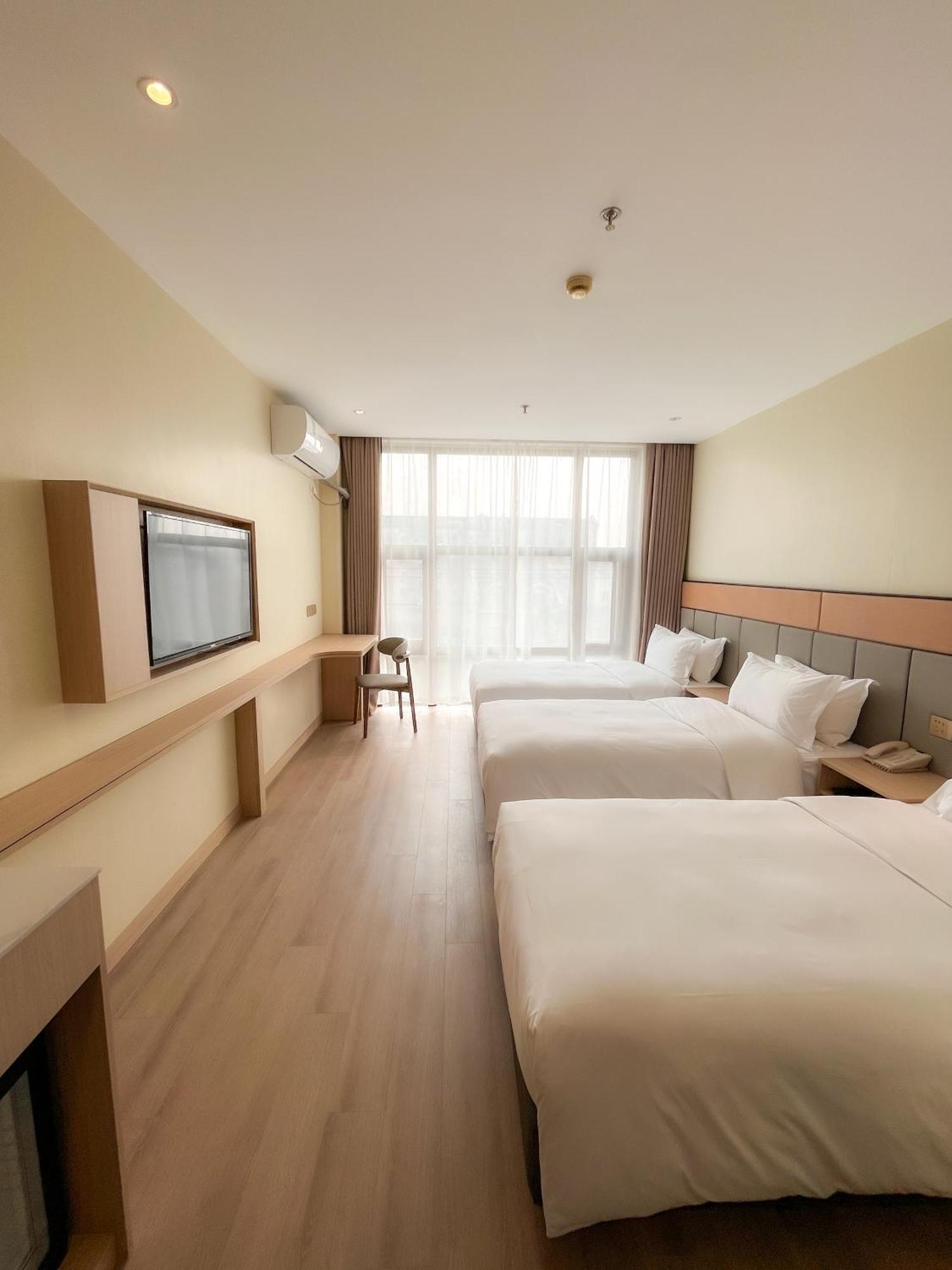 Joyful Star Hotel-free Shuttle Bus To Pudong Airport And Disneyland 3*