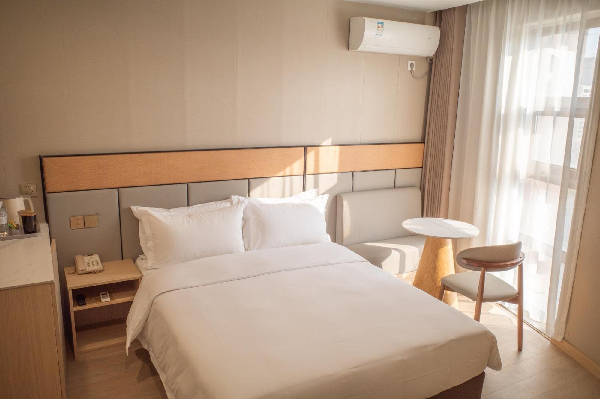 Joyful Star Hotel-free Shuttle Bus To Pudong Airport And Disneyland 3* Shanghai