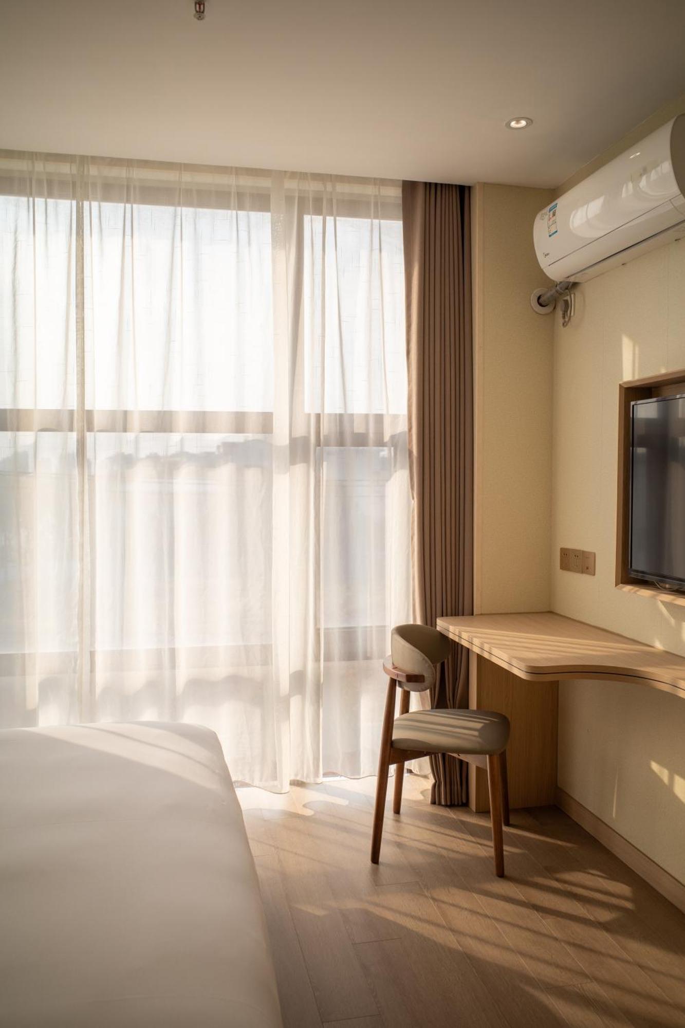 Joyful Star Hotel-free Shuttle Bus To Pudong Airport And Disneyland