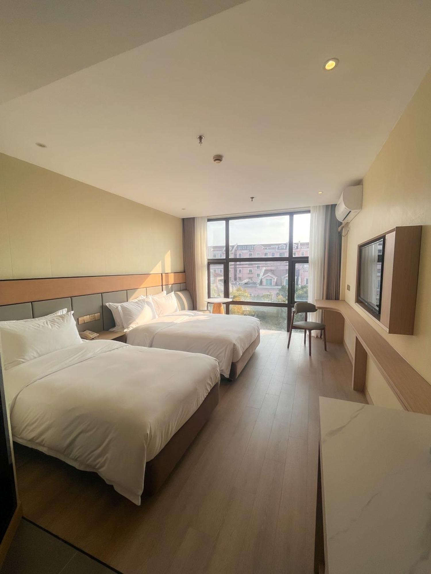 Joyful Star Hotel-free Shuttle Bus To Pudong Airport And Disneyland Hotel