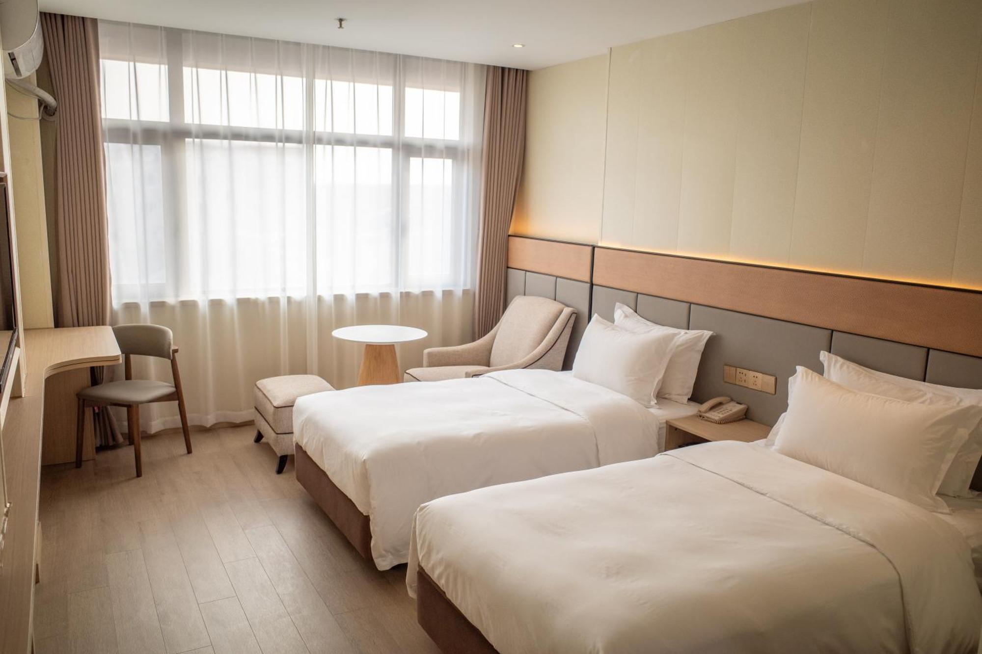 Joyful Star Hotel-free Shuttle Bus To Pudong Airport And Disneyland Hotel 3*