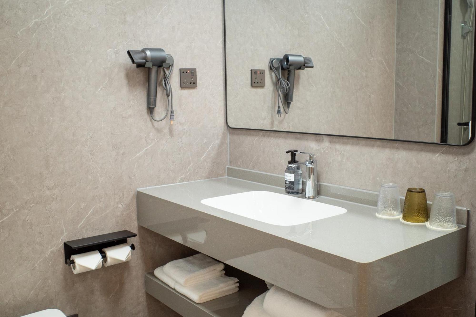 Hotel Joyful Star Hotel-free Shuttle Bus To Pudong Airport And Disneyland 3*