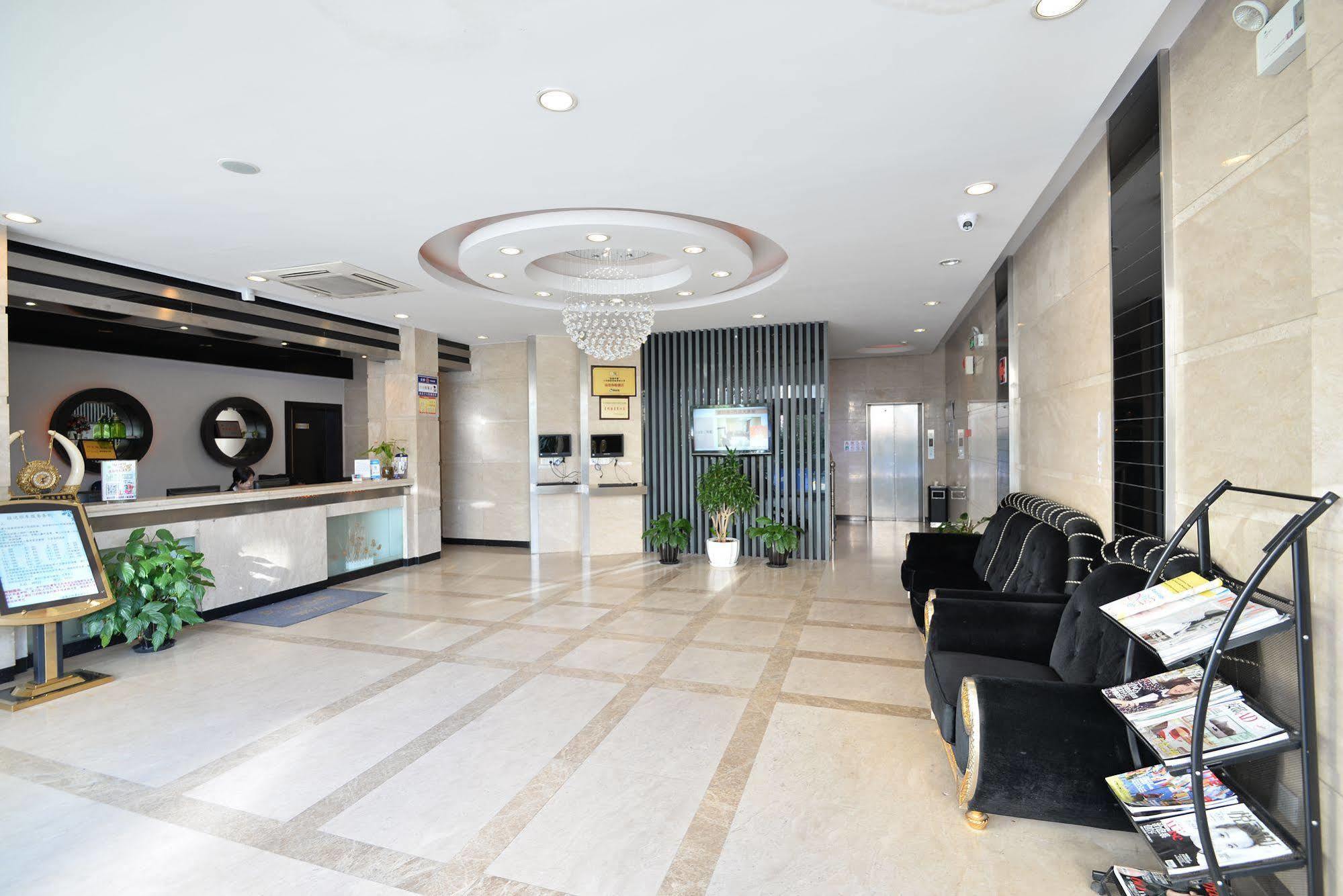 Hotel Joyful Star Hotel-free Shuttle Bus To Pudong Airport And Disneyland 3*