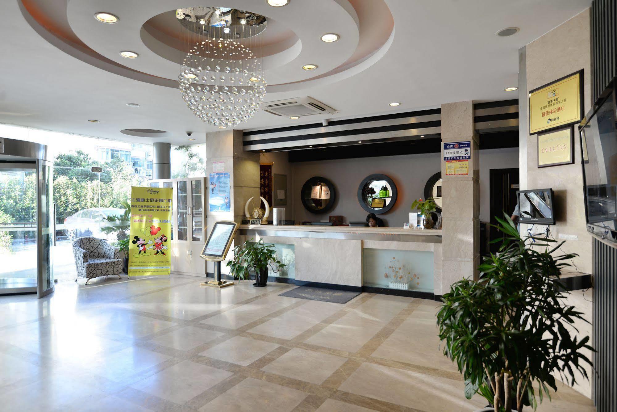 Joyful Star Hotel-free Shuttle Bus To Pudong Airport And Disneyland 3* Shanghai