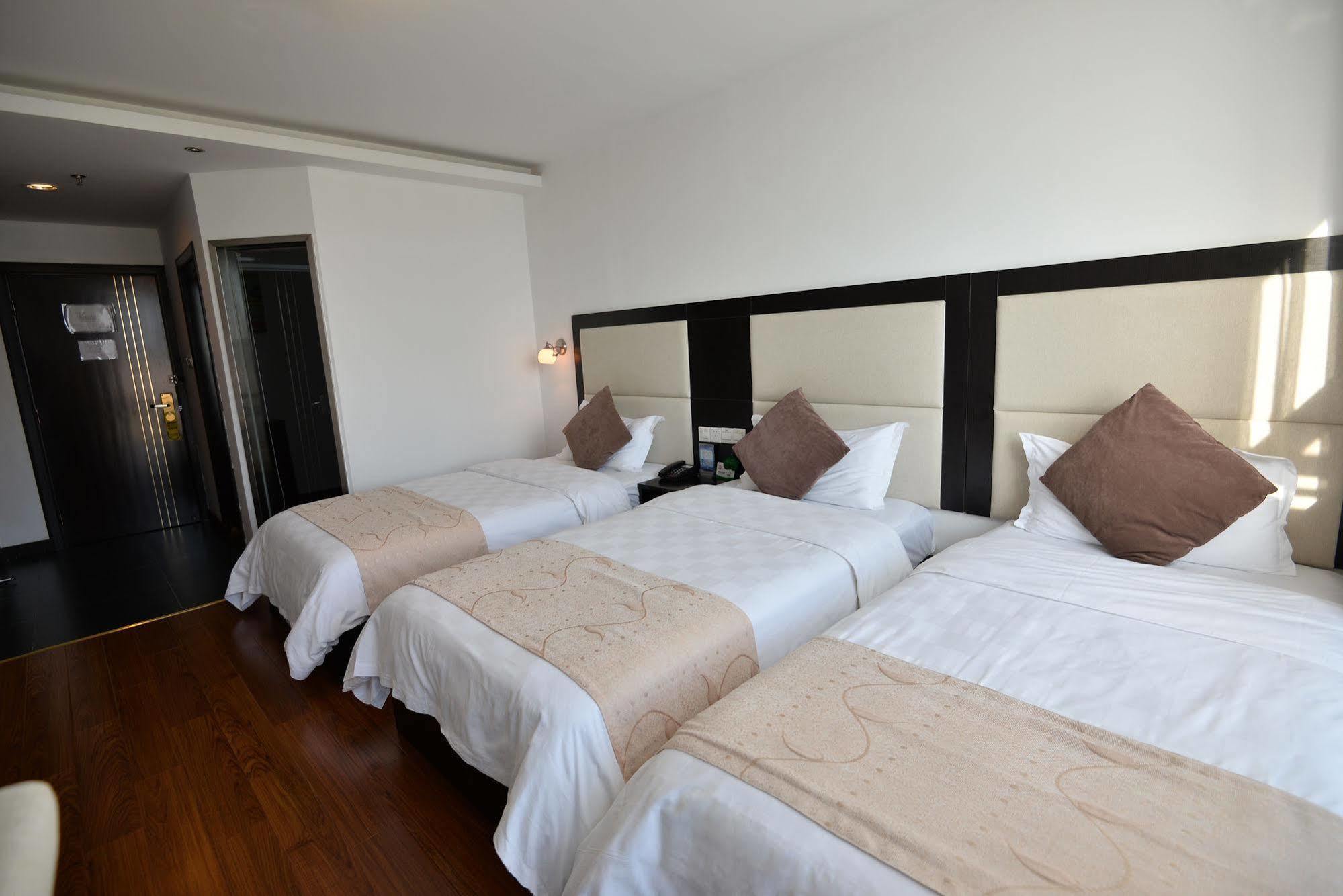 Joyful Star Hotel-free Shuttle Bus To Pudong Airport And Disneyland 3* Shanghai