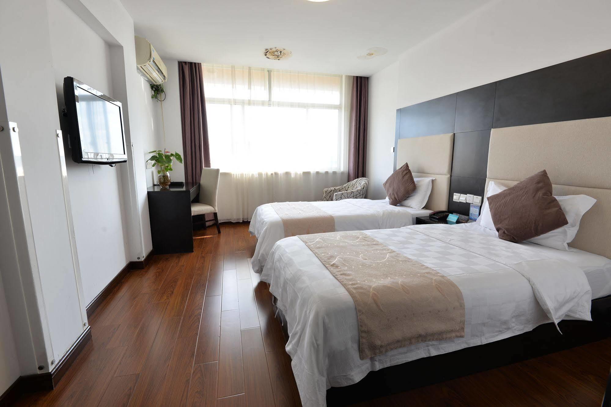Joyful Star Hotel-free Shuttle Bus To Pudong Airport And Disneyland