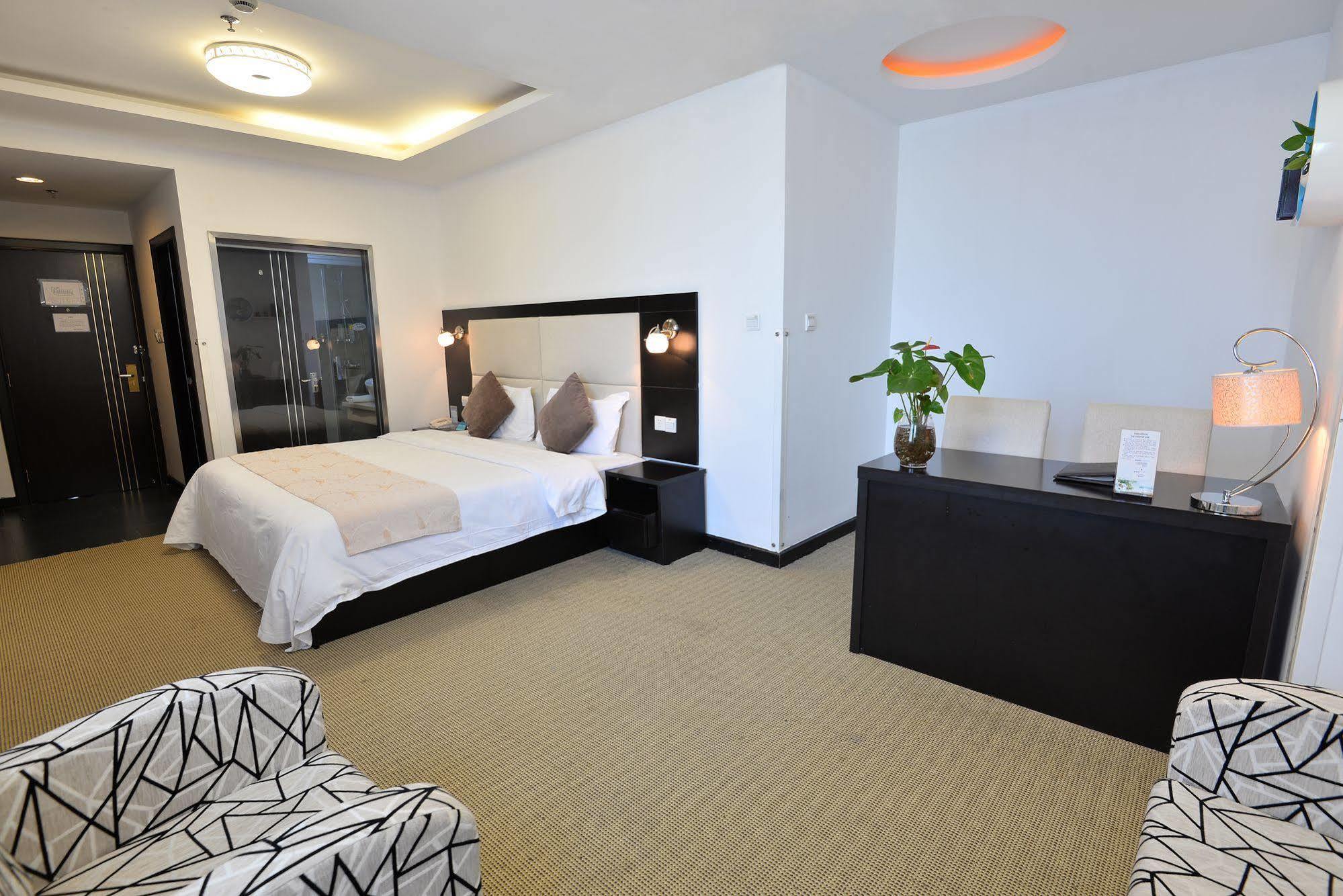 Joyful Star Hotel-free Shuttle Bus To Pudong Airport And Disneyland Hotel
